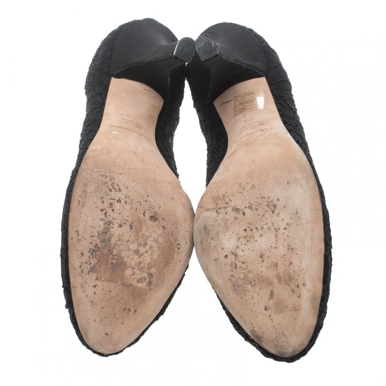 Pre Owned  Dolce and Gabbana Black Lace Pumps Size 39