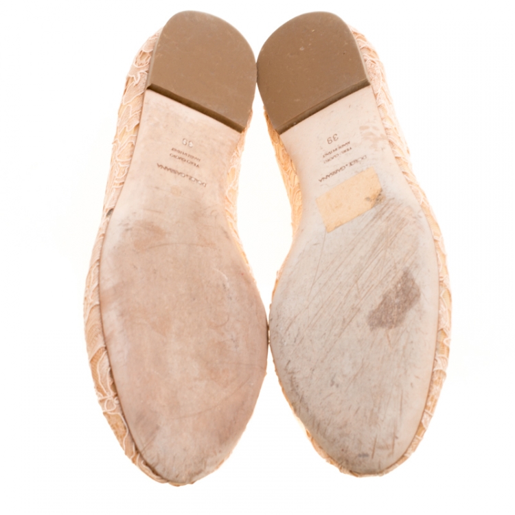 مملوكة مسبقًا Dolce and Gabbana Blush Pink Lace Crystal Embellished Ballet Flats Size 39