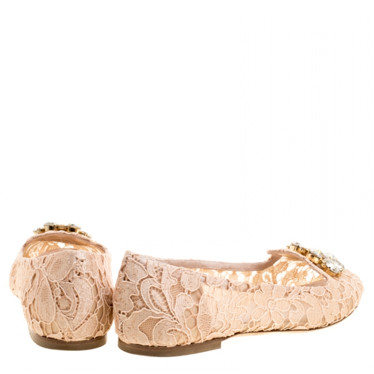 مملوكة مسبقًا Dolce and Gabbana Blush Pink Lace Crystal Embellished Ballet Flats Size 39
