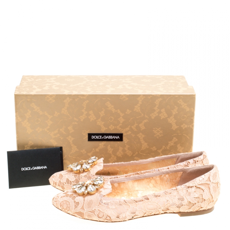 مملوكة مسبقًا Dolce and Gabbana Blush Pink Lace Crystal Embellished Ballet Flats Size 39