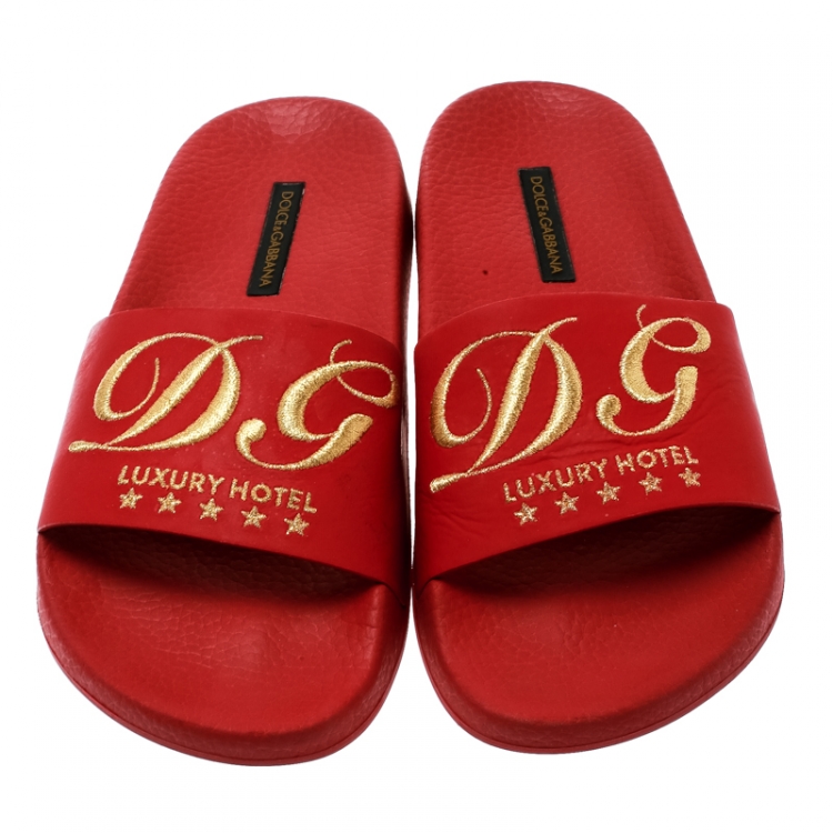 Pre Owned Dolce and Gabbana Red Rubber DG Embroidered Flat Pool Slides Size 36