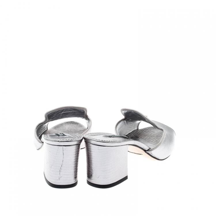 مملوكة مسبقًا Dolce & Gabbana Metallic Silver Embossed Lizard Leather Peep Toe Mules Size 38.5