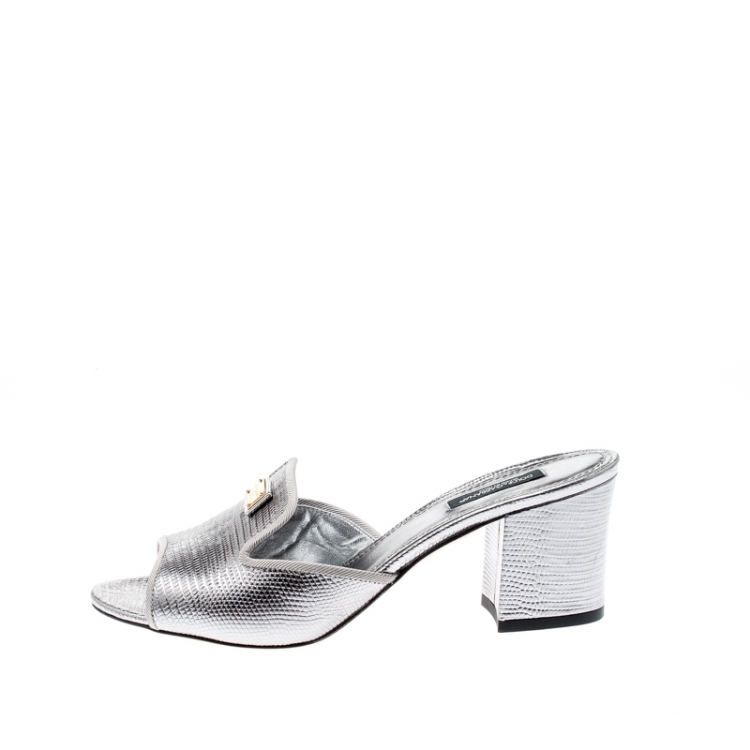 مملوكة مسبقًا Dolce & Gabbana Metallic Silver Embossed Lizard Leather Peep Toe Mules Size 38.5