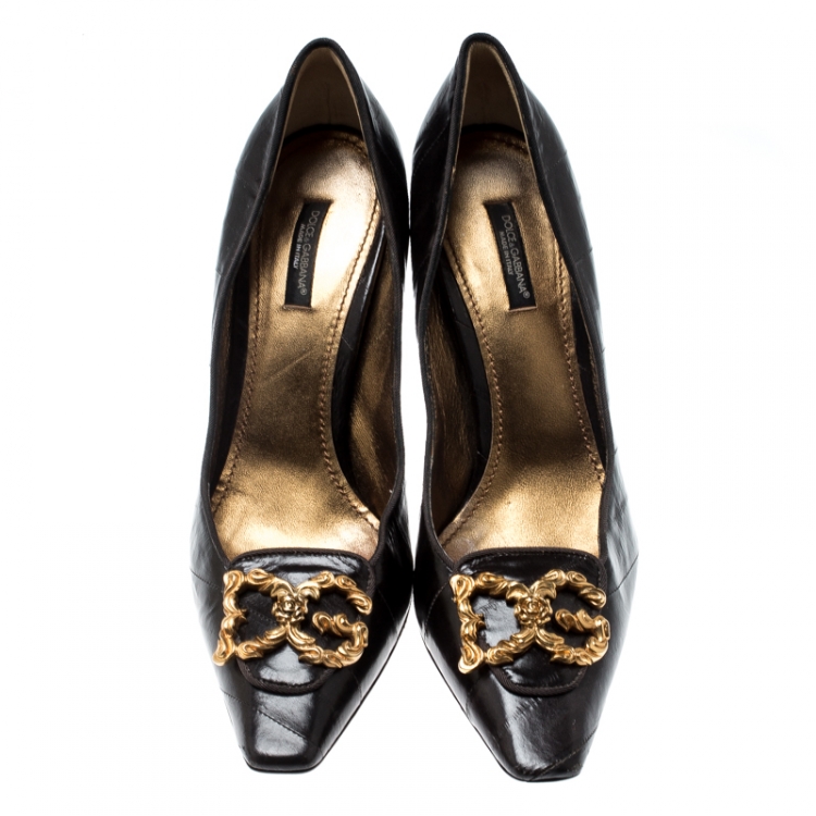 مملوكة مسبقًا Dolce & Gabbana Black Eel Skin Metal Logo Pumps Size 39