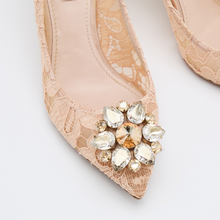مملوكة مسبقًا Dolce & Gabbana Beige Lace Bellucci Embellished Pumps Size 37