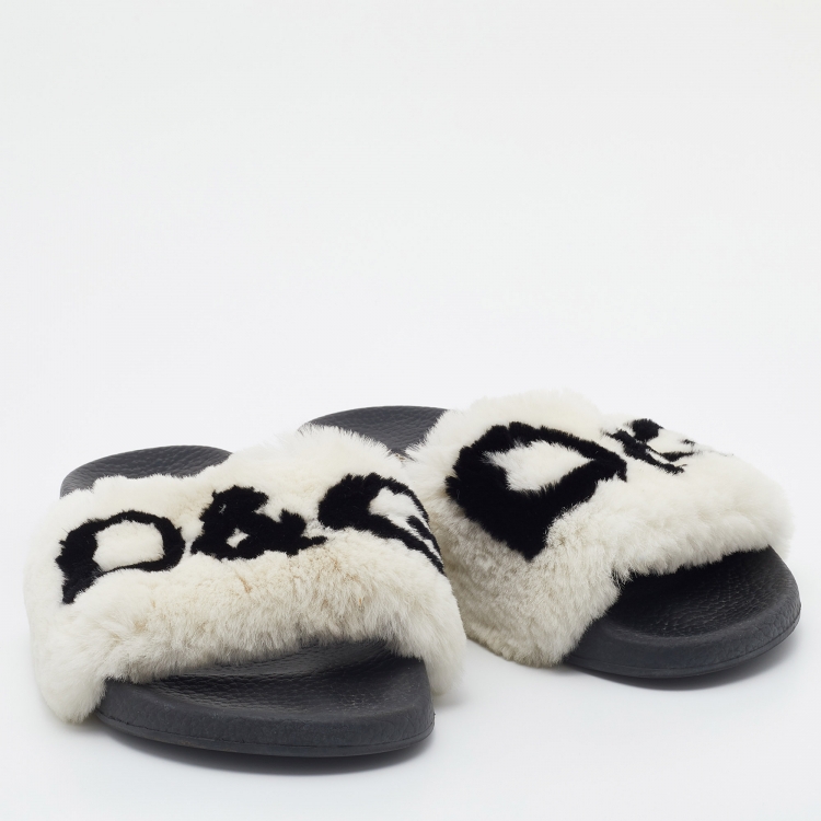 مملوكة مسبقًا Dolce & Gabbana White/Black D&G Print Fur Flat Slides Size 38