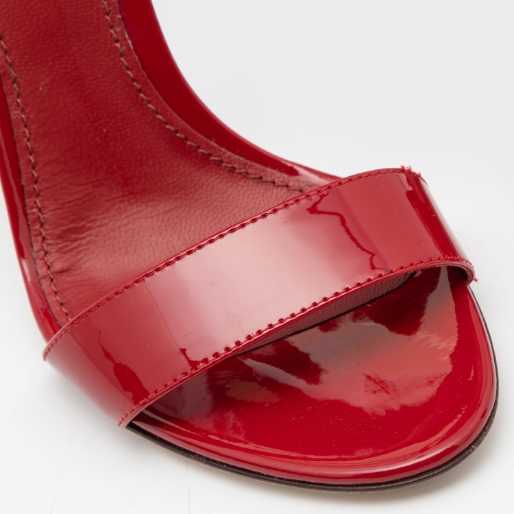 مملوكة مسبقًا Dolce & Gabbana Red Patent Leather DG Heel Sandals Size 40
