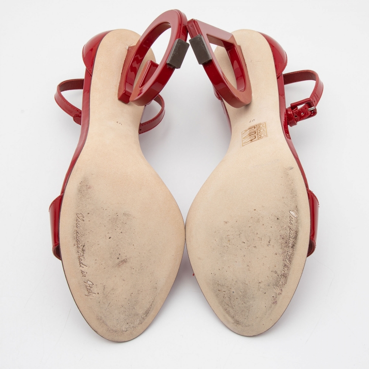 مملوكة مسبقًا Dolce & Gabbana Red Patent Leather DG Heel Sandals Size 40