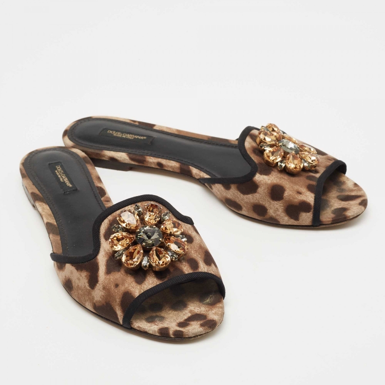 مملوكة مسبقًا Dolce & Gabbana Brown Leopard Print Canvas Crystal Embellished Flat Slides Size 40.5