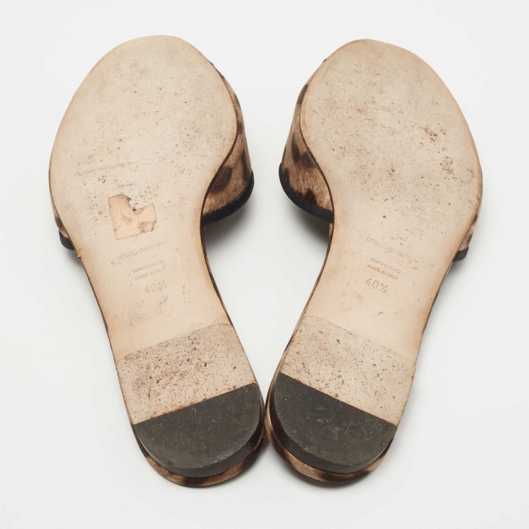 مملوكة مسبقًا Dolce & Gabbana Brown Leopard Print Canvas Crystal Embellished Flat Slides Size 40.5