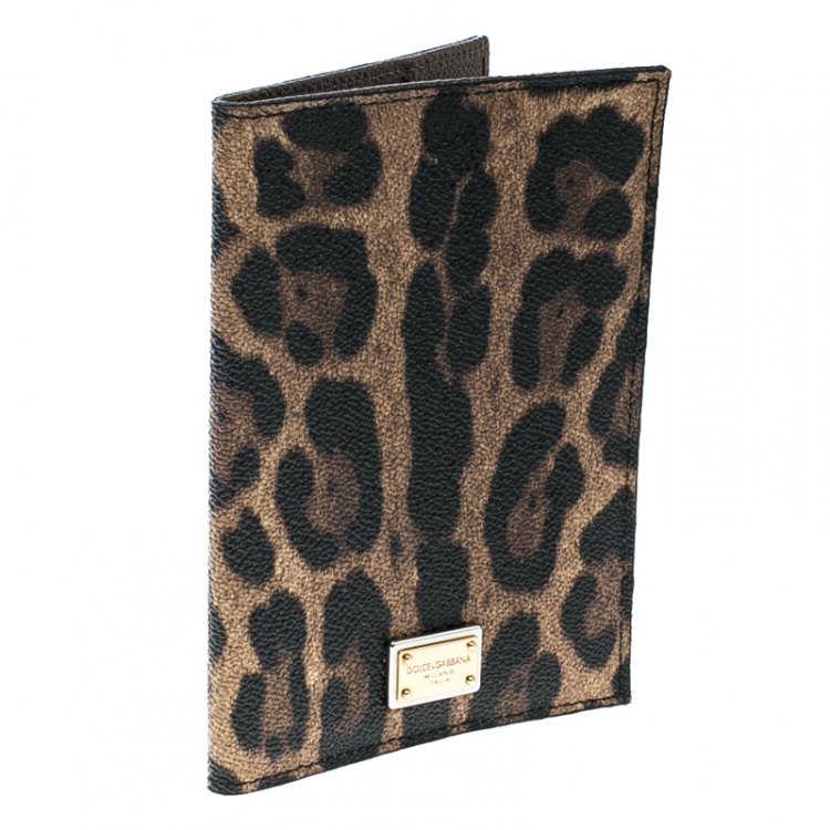 مملوكة مسبقًا Dolce and Gabbana Brown Leopard Print PVC Passport Case