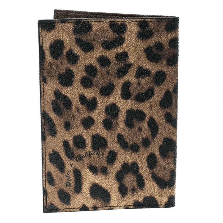 مملوكة مسبقًا Dolce and Gabbana Brown Leopard Print PVC Passport Case