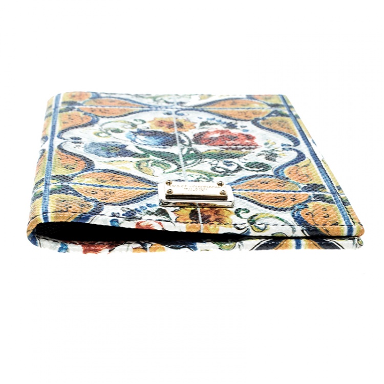 Pre Owned Dolce and Gabbana Multicolor Flower Print Leather Passport Holder