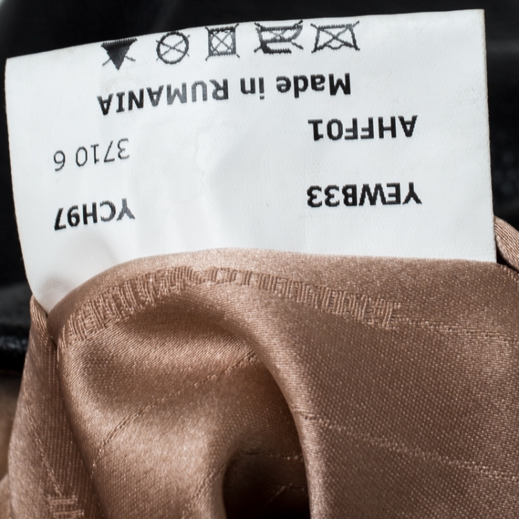 مملوكة مسبقًا Emporio Armani Black Pleated Leather Sling Hobo