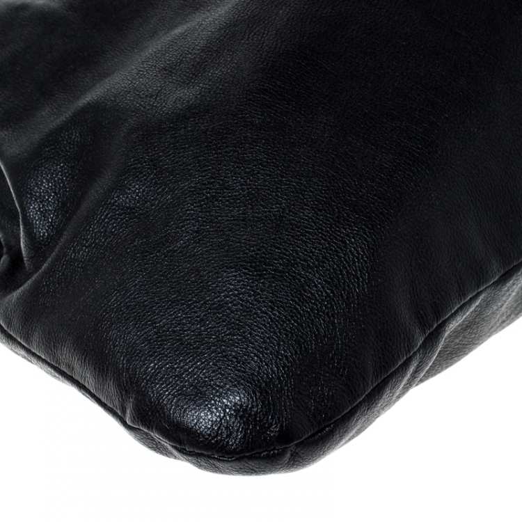 مملوكة مسبقًا Emporio Armani Black Pleated Leather Sling Hobo