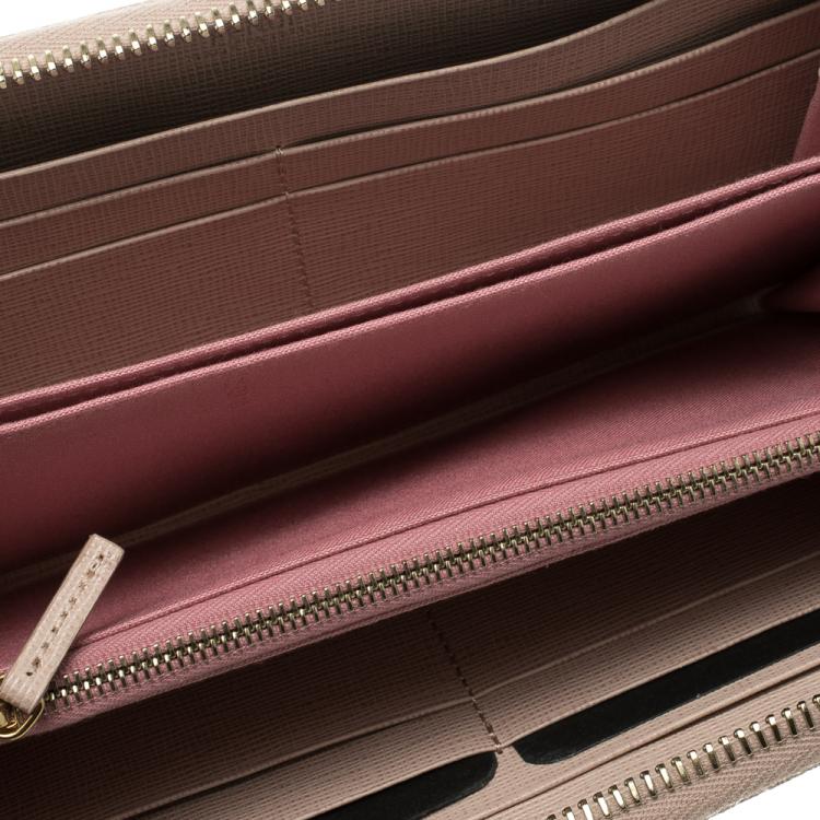 مملوكة مسبقًا Fendi Pink Leather Zip Around Wallet