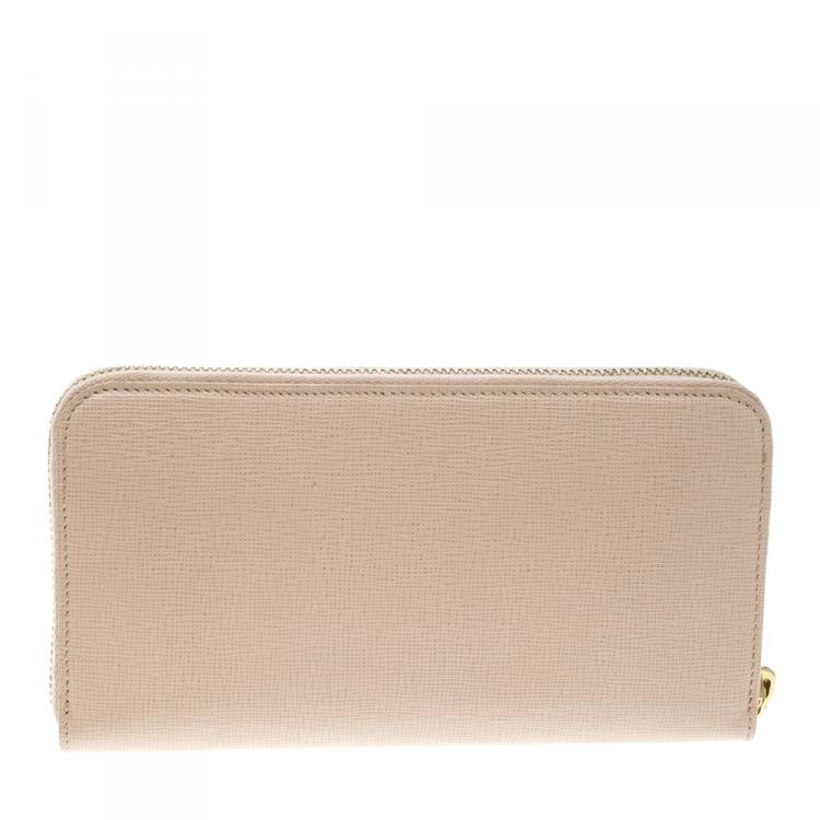 مملوكة مسبقًا Fendi Pink Leather Zip Around Wallet