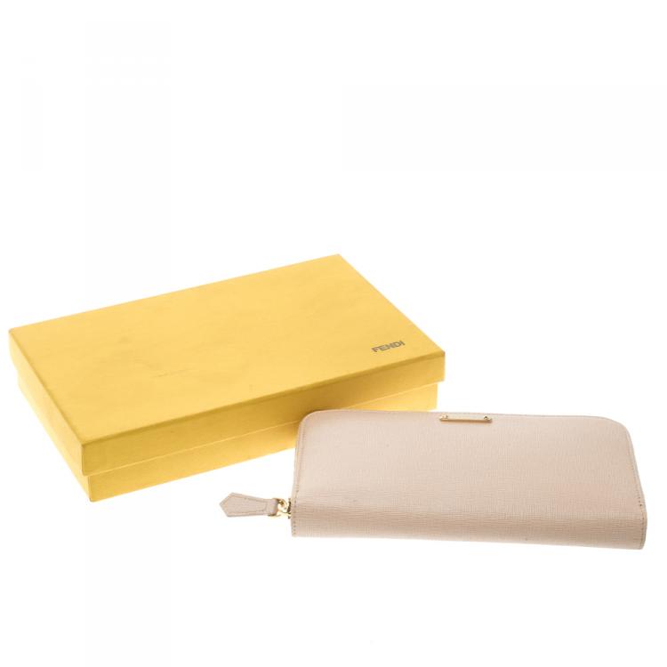 مملوكة مسبقًا Fendi Pink Leather Zip Around Wallet