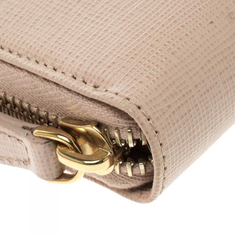 مملوكة مسبقًا Fendi Pink Leather Zip Around Wallet