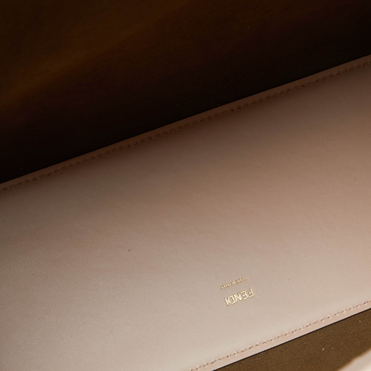 مملوكة مسبقًا Fendi Pink Leather Medium Sunshine Shopper Tote