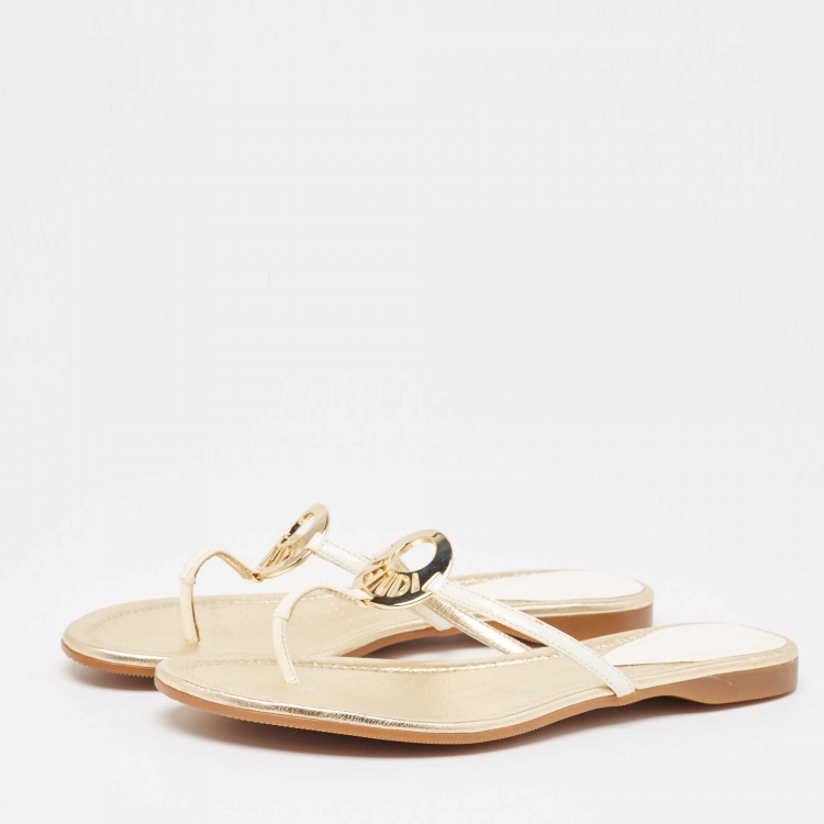 Pre Owned Fendi Off White Patent Leather Thong Flats Size 38