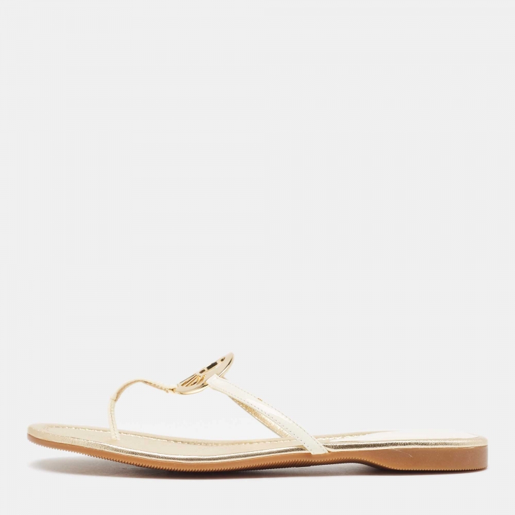 Pre Owned Fendi Off White Patent Leather Thong Flats Size 38