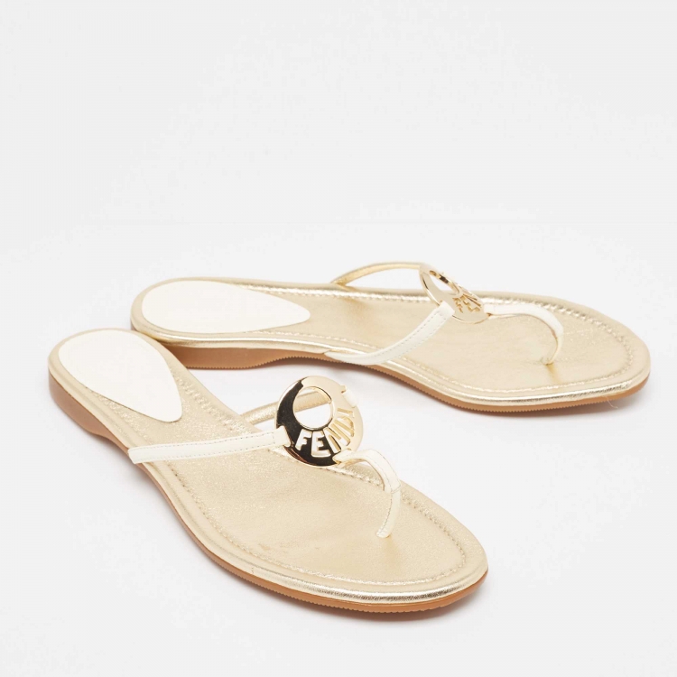 Pre Owned Fendi Off White Patent Leather Thong Flats Size 38