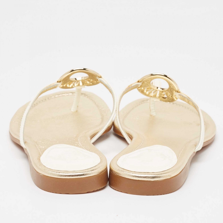 Pre Owned Fendi Off White Patent Leather Thong Flats Size 38