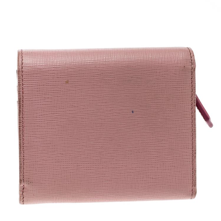 مملوكة مسبقًا Fendi Pink Leather Small Crayons Wallet