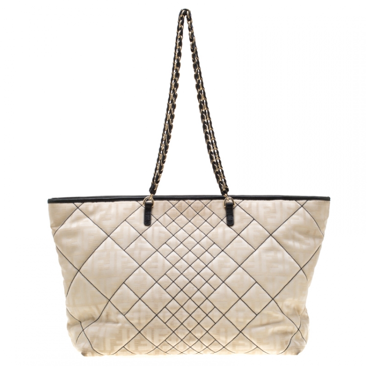 مملوكة مسبقًا Fendi Cream/Black Quilted Zucca Nylon Roll Large Shopper Tote