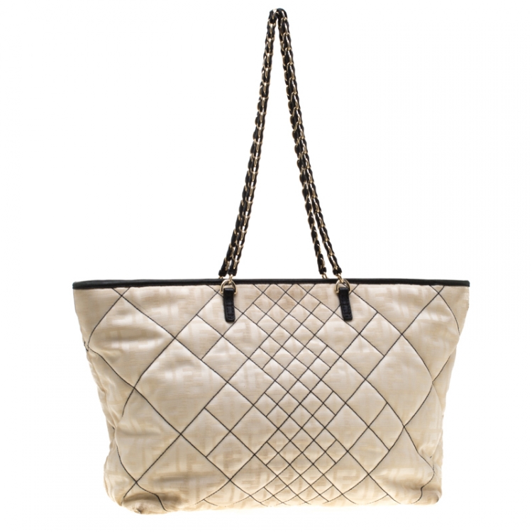 مملوكة مسبقًا Fendi Cream/Black Quilted Zucca Nylon Roll Large Shopper Tote