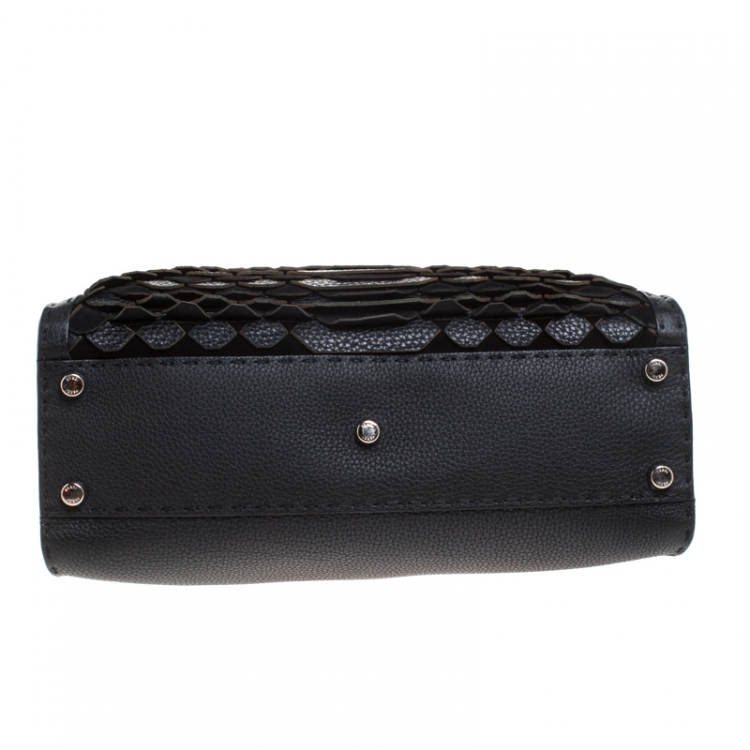 مملوكة مسبقًا Fendi Black Lasercut Selleria Leather Small Peekaboo Top Handle Bag