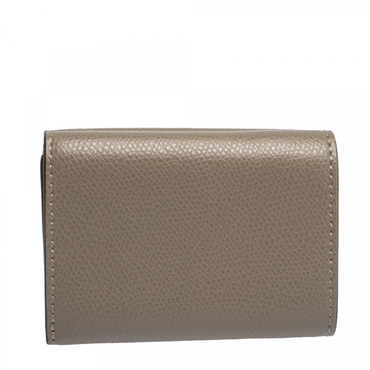 مملوكة مسبقًا Fendi Beige Leather F is Fendi  Small Wallet