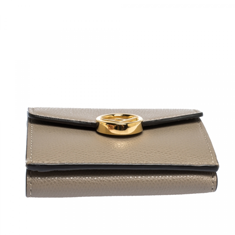 مملوكة مسبقًا Fendi Beige Leather F is Fendi  Small Wallet