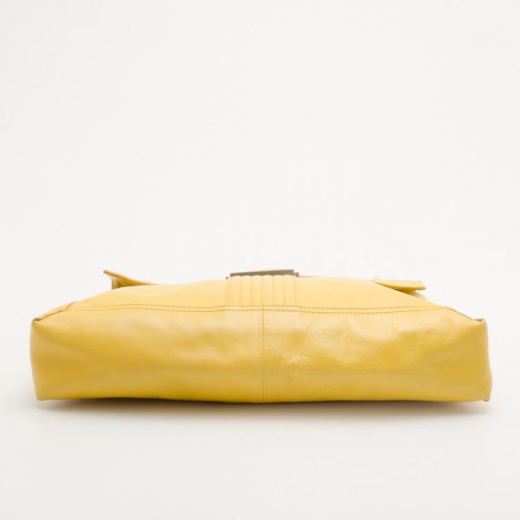 Pre Owned Fendi Yellow Maxi Borsa Vitello Baguette Shoulder Bag 