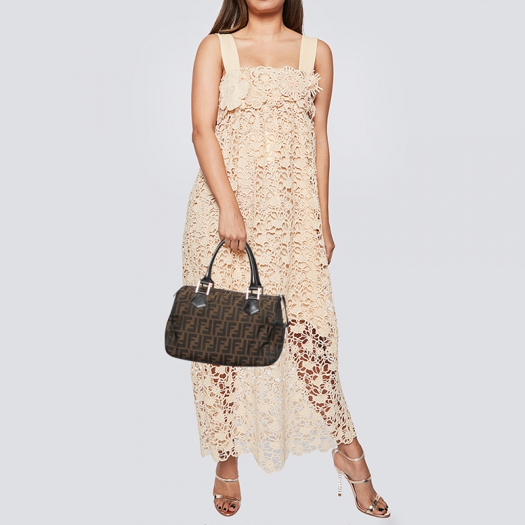 مملوكة مسبقًا Fendi Dark Brown/Tobacco Zucca Canvas Medium Boston Bag