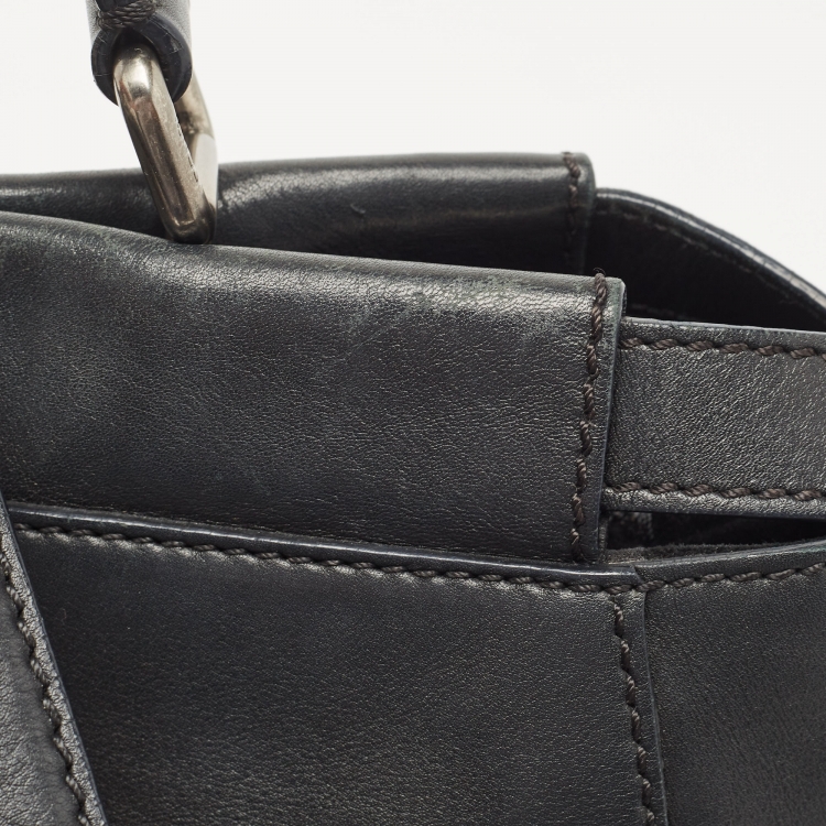 Pre Owned Fendi Black Leather Large Peekaboo Top Handle Bag