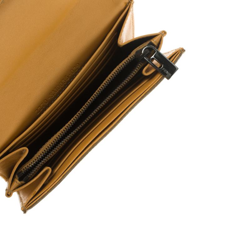 مملوكة مسبقًا Fendi Beige/Peach Zucchino Canvas Compact Wallet