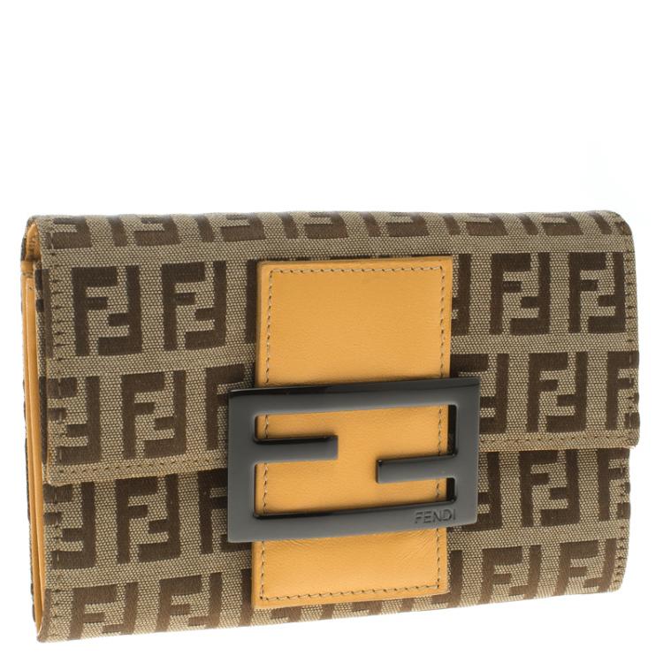 مملوكة مسبقًا Fendi Beige/Peach Zucchino Canvas Compact Wallet