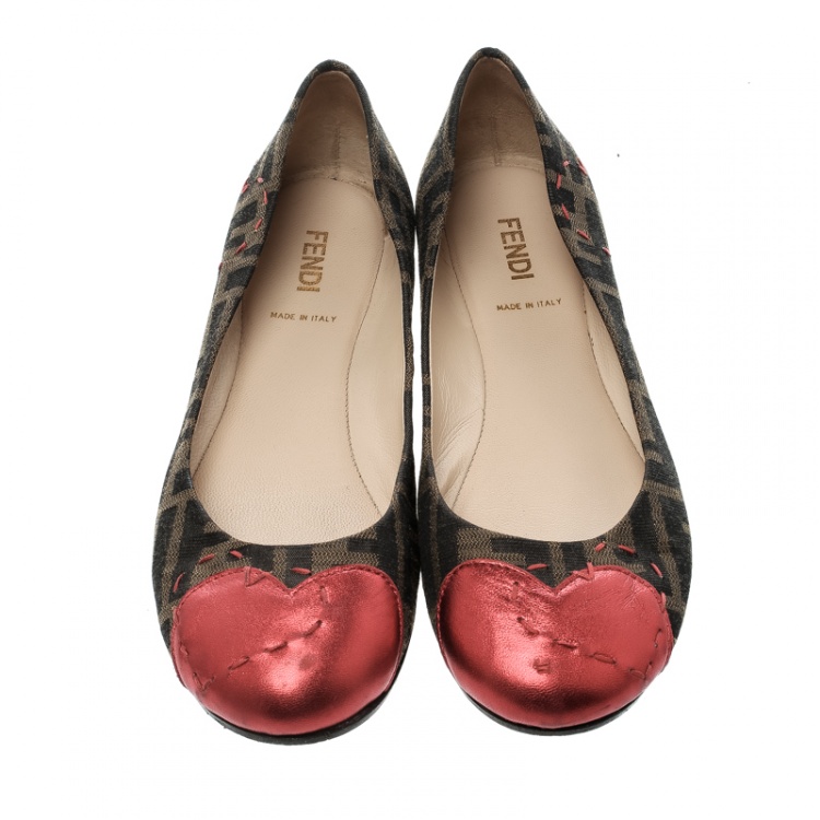 مملوكة مسبقًا Fendi Zucca Canvas Heart Cap Toe Ballet Flats Size 38.5