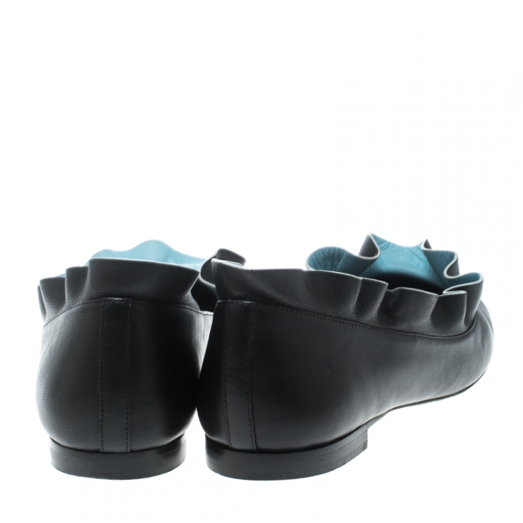 مملوكة مسبقًا Fendi Black Leather Ruffle Trim Ballet Flats Size 37.5