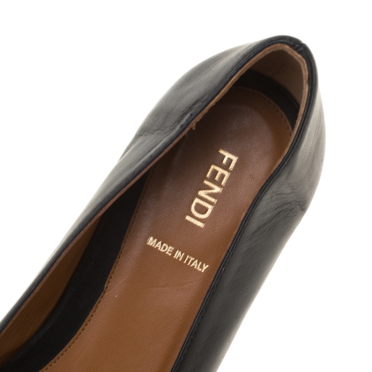 مملوكة مسبقًا Fendi Black Leather Ballet Flats Size 38