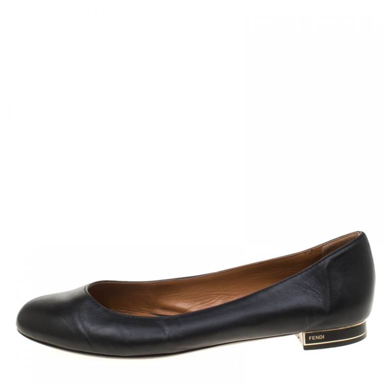 مملوكة مسبقًا Fendi Black Leather Ballet Flats Size 38