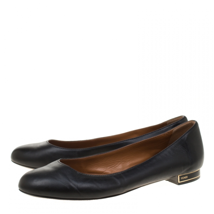 مملوكة مسبقًا Fendi Black Leather Ballet Flats Size 38