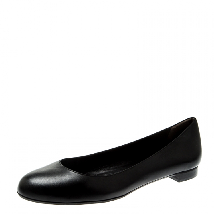 مملوكة مسبقًا Fendi Black Leather Ballet Flats Size 39