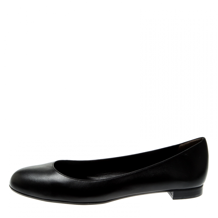 مملوكة مسبقًا Fendi Black Leather Ballet Flats Size 39