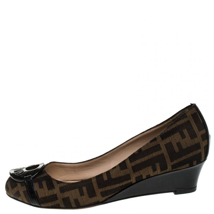 Pre Owned Fendi Brown Zucca Canvas Logo Plate Wedges Pumps Size 39