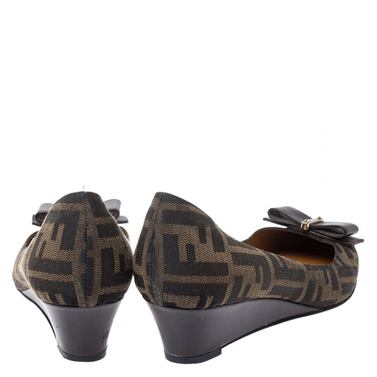 Pre Owned  Fendi Brown Zucca Canvas Monogram Bow Round Toe Wedges Pumps Size 39