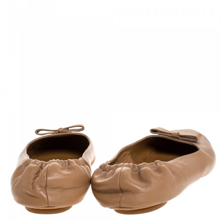 مملوكة مسبقًا Fendi Beige Leather Let's Dance Bow Ballet Flats Size 39