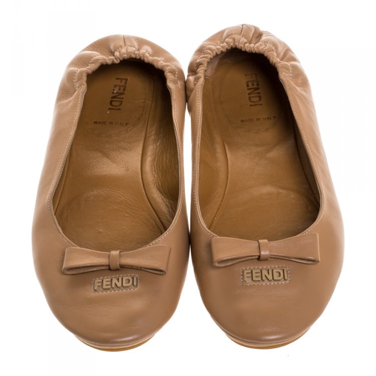 مملوكة مسبقًا Fendi Beige Leather Let's Dance Bow Ballet Flats Size 39